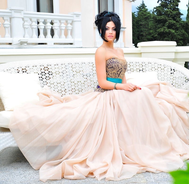 У меня есть все необходимые способности, чтобы удовлетворить твои самые сокровенные желания. Москва - мой город, и именно здесь я предлагаю свои услуги. Я могу быть твоей компаньонкой на важном мероприятии или просто провести интимный вечер вдвоем. У меня есть отличные отзывы, которые подтверждают мою профессиональность и незабываемые впечатления от встречи со мной. Взгляни на мои фото и ты поймешь - я та, о которой ты всегда мечтал. 💋 🌹 21594, 20 лет